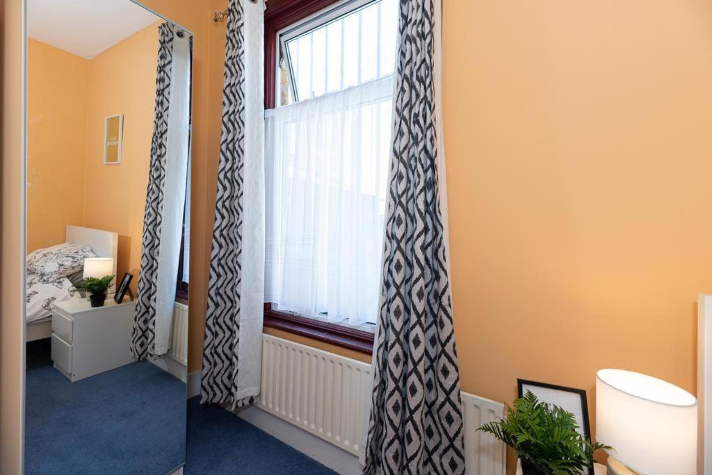 Appartement Barking Road Comfy House à Londres Extérieur photo